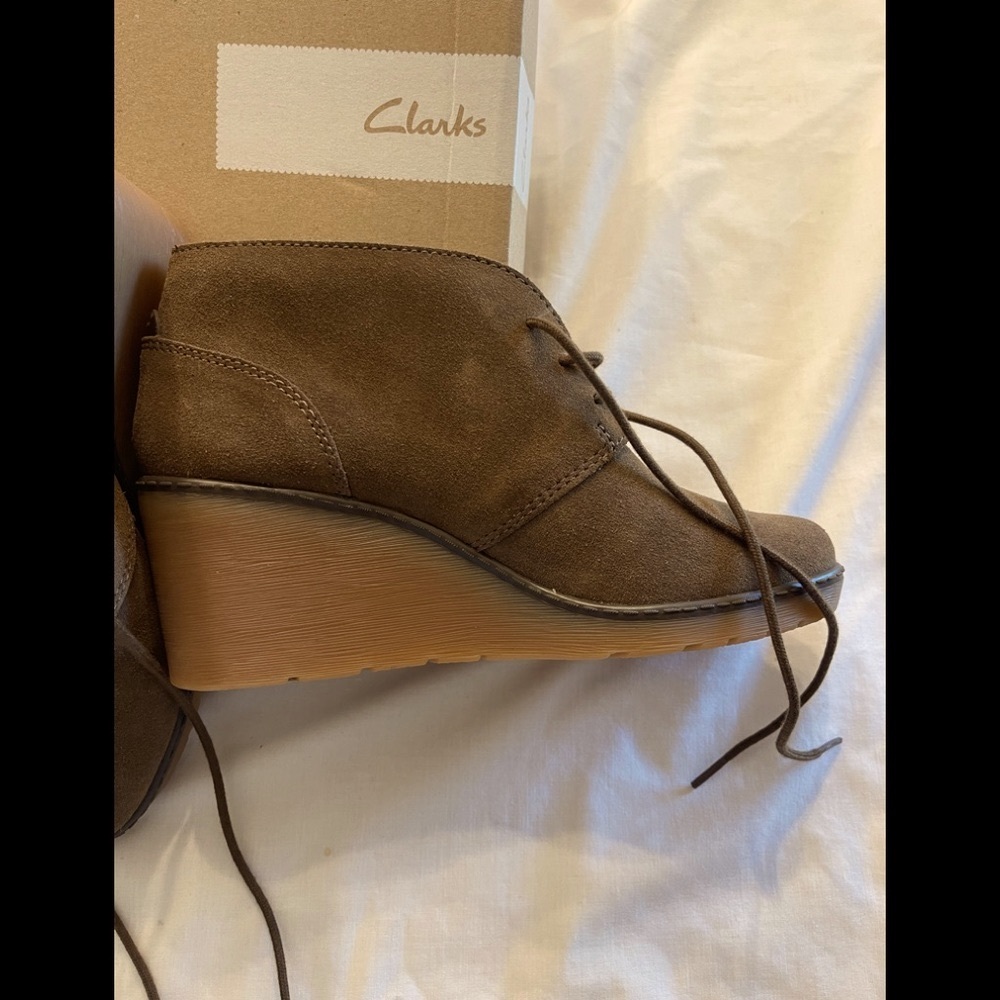 Women Clarks Hazen Charm Olive 26137253 Wedge Booties- Brand New